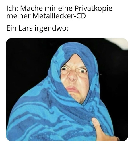 Ich: Mache mir eine Privatkopie meiner Metalllecker-CD. Ein Lars irgendwo: Ein Bild von einem in eine Decke eingemummelten Lars Ulrich der wütend guckt
