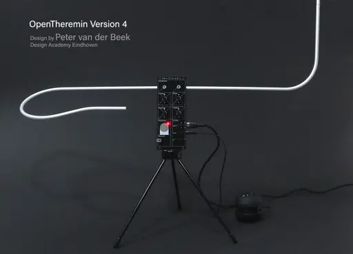 Picture of the theremin with antennas visible